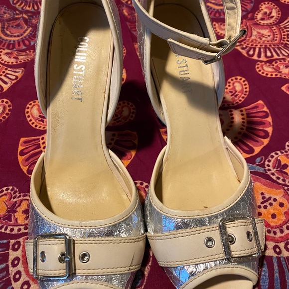 Distressed silver leather shoes with cream accent, wear them two ways! - Picture 2 of 6